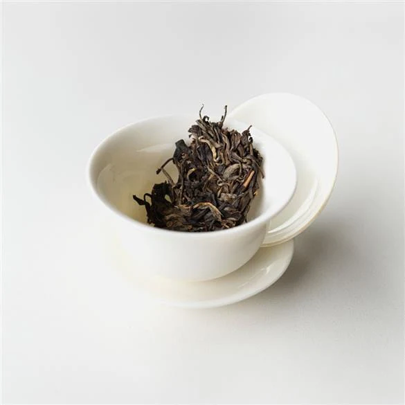 Kokang Gold Leaf Sheng Pu’er Tea Cake 2021 Vintage - Image 3